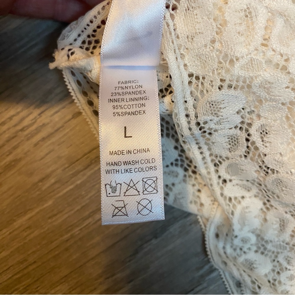 White Lace Razorback Bralette - Picture 3 of 4